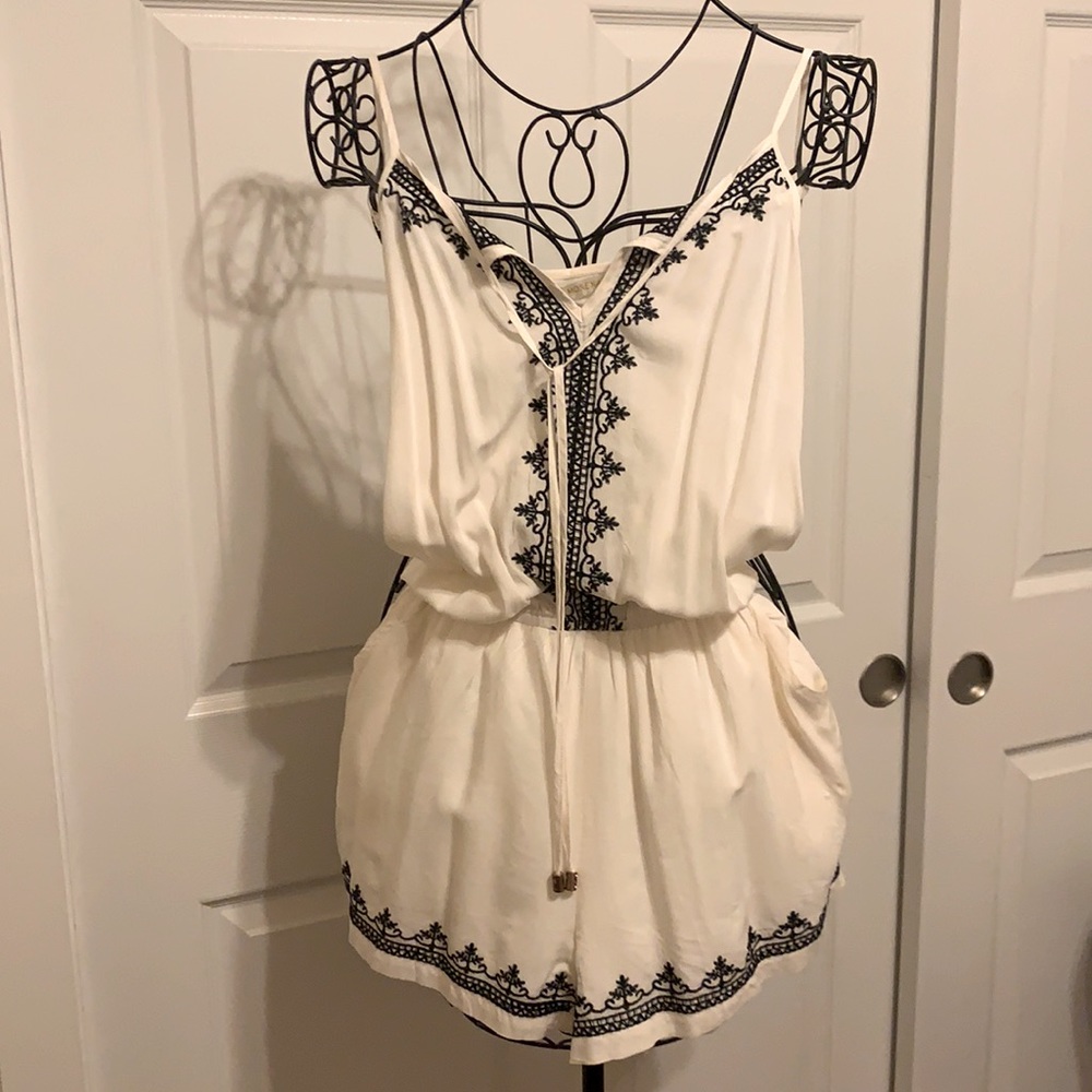 NWT Romper Unique embroidery